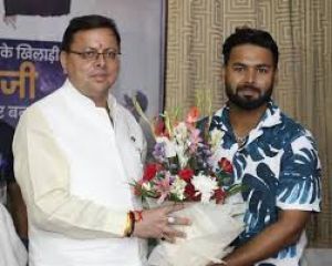 धामी ने उत्तराखंड के ‘ब्रांड एम्बेसडर' ऋषभ पंत को सम्मानित किया