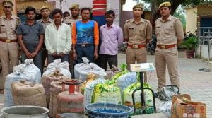 नकली काली मिर्च के कारखाने का भंडाफोड़, चार गिरफ्तार नकली काली मिर्च के कारखाने का भंडाफोड़, चार गिरफ्तार