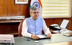 दूरसंचार और सूचना प्रौद्योगिकी मंत्री अश्विनी वैष्णव ने कहा है कि सरकार संसद के बजट सत्र में डेटा संरक्षण विधेयक पेश कर सकती है दूरसंचार और सूचना प्रौद्योगिकी मंत्री अश्विनी वैष्णव ने कहा है कि सरकार संसद के बजट सत्र में डेटा संरक्षण विधेयक पेश कर सकती है