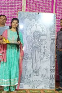 आरती ने बनाया वर्ल्ड रिकॉर्ड...! 2.50 लाख शब्दों से बनाया 7 फीट के चारभुजानाथ भगवान का स्केच आरती ने बनाया वर्ल्ड रिकॉर्ड...! 2.50 लाख शब्दों से बनाया 7 फीट के चारभुजानाथ भगवान का स्केच