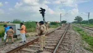 आई मिस यू पापा: मैं तुमसे बहुत प्यार करती हूं...पापा मुझे माफ कर देना, लिखकर छात्रा ट्रेन के आगे कूद गई...! मौत आई मिस यू पापा: मैं तुमसे बहुत प्यार करती हूं...पापा मुझे माफ कर देना, लिखकर छात्रा ट्रेन के आगे कूद गई...! मौत