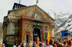 मंदिर समिति ने केदारनाथ के गर्भगृह में श्रद्धालुओं के प्रवेश पर रोक लगाई मंदिर समिति ने केदारनाथ के गर्भगृह में श्रद्धालुओं के प्रवेश पर रोक लगाई