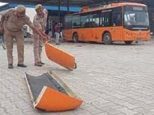 इलेक्ट्रिक बस के एसी में विस्फोट, 1 की मौत इलेक्ट्रिक बस के एसी में विस्फोट, 1 की मौत