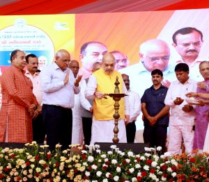 सरकार कृषि उत्पादों को वैश्विक स्तर पर बढ़ावा देने और निर्यात के लिए अमूल के साथ मिलकर मल्टी स्टेट निर्यात केंद्र स्थापित करेगी सरकार कृषि उत्पादों को वैश्विक स्तर पर बढ़ावा देने और निर्यात के लिए अमूल के साथ मिलकर मल्टी स्टेट निर्यात केंद्र स्थापित करेगी