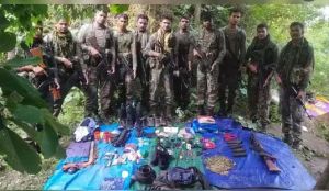 नक्सलियों से मुठभेड़, भारी मात्रा में हथियार और गोला बारूद बरामद नक्सलियों से मुठभेड़, भारी मात्रा में हथियार और गोला बारूद बरामद