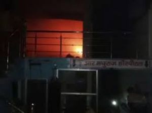 हॉस्पिटल में भीषण आग, डॉक्टर, उनकी बेटी और बेटे की मौत, 3 मरीज गंभीर
