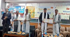 लेह में पैदा होने वाली जडीबूटी सीबकथॉर्न पर भारतीय डाक ने विशेष कवर जारी किया लेह में पैदा होने वाली जडीबूटी सीबकथॉर्न पर भारतीय डाक ने विशेष कवर जारी किया