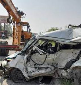 कार और पिकअप की टक्कर में  भाजपा नेता की मौत, चार अन्य घायल