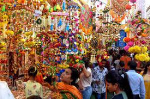 दो साल के बाद जोरदार मनेगी दीपावली, बाजारों में उमड़ रहे खरीदार
