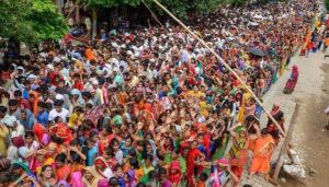 5 लाख से अधिक तीर्थयात्रियों ने गोवर्धन के तीन प्रमुख मंदिरों में पूजा अर्चना की