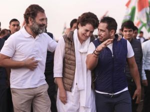 भारत जोड़ो यात्रा : प्रियंका ने राहुल के साथ लगातार दूसरे दिन की कदमताल, ओंकारेश्वर की ओर बढ़ा कारवां भारत जोड़ो यात्रा : प्रियंका ने राहुल के साथ लगातार दूसरे दिन की कदमताल, ओंकारेश्वर की ओर बढ़ा कारवां