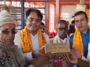  कर्नाटक के मंत्री ने अयोध्या मंदिर के लिए चांदी की ईंट भेंट की