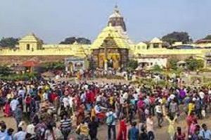 जगन्नाथ मंदिर में हजारों की संख्या में श्रद्धालु पहुंचे