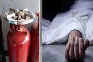 गैस से दम घुटने से दंपति और दो बच्चों की मौत