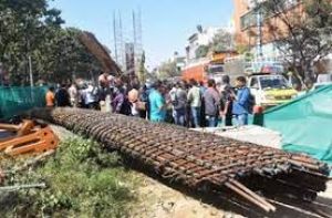 मेट्रो का खंभा गिरने से मां-बेटे की मौत