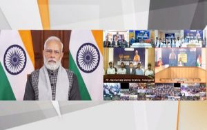 प्रधानमंत्री नरेन्&zwj;द्र मोदी ने वीडियो कांफ्रेंस के माध्&zwj;यम से सरकारी विभागों और संगठनों में नव-नियुक्&zwj;त 71 हजार कर्मचारियों को नियुक्ति पत्र सौंपे