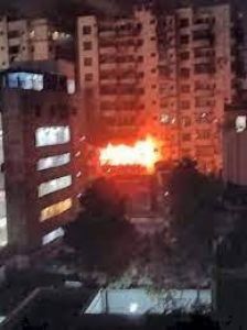 इमारत में भीषण आग लगने के 14 लोगों की मौत...!