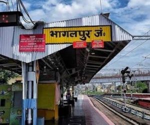   रेलवे स्टेशन पर दो यात्रियों के पास से 45 लाख रुपये से अधिक की अवैध नकदी बरामद