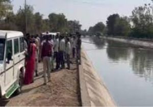 परिवार के सात सदस्यों ने नहर में कूद कर कथित आत्महत्या की, शव बरामद