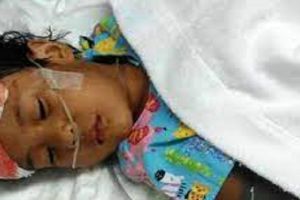 दो साल के बच्चे के सिर में घुसी छत के पंखे की पंखुड़ी को तीन घंटे की सर्जरी के बाद निकाला गया