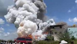 पटाखे के गोदाम में आग लगने से तीन लोगों की मौत