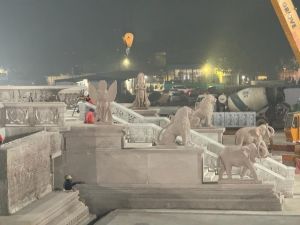 राम मंदिर के मुख्य द्वार पर हाथी, शेर, भगवान हनुमान की मूर्तियाँ स्थापित की गईं : ट्रस्ट राम मंदिर के मुख्य द्वार पर हाथी, शेर, भगवान हनुमान की मूर्तियाँ स्थापित की गईं : ट्रस्ट