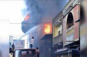 आवासीय इमारत में आग लगने से सात महीने की बच्ची सहित चार की मौत आवासीय इमारत में आग लगने से सात महीने की बच्ची सहित चार की मौत