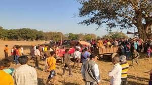 पेड़ के बंटवारे को लेकर हुए विवाद में तीन लोगों की हत्या...! पेड़ के बंटवारे को लेकर हुए विवाद में तीन लोगों की हत्या...!