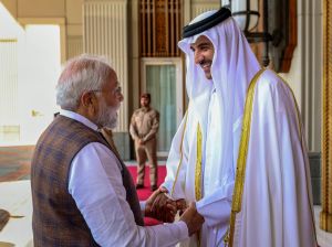 प्रधानमंत्री मोदी दोहा पहुंचे, कतर के प्रधानमंत्री के साथ द्विपक्षीय संबंधों को बढ़ाने पर की चर्चा प्रधानमंत्री मोदी दोहा पहुंचे, कतर के प्रधानमंत्री के साथ द्विपक्षीय संबंधों को बढ़ाने पर की चर्चा