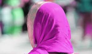  सौतेली मां से परेशान लड़की ने प्रेमी की मदद से अपना बाल विवाह रुकवाया