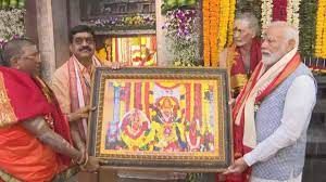 प्रधानमंत्री मोदी ने हैदराबाद के उज्जयिनी महाकाली मंदिर में पूजा-अर्चना की
