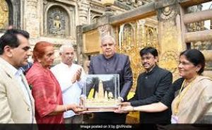 उपराष्ट्रपति जगदीप धनखड़ ने महाबोधि मंदिर में पूजा-अर्चना की