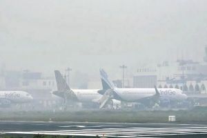 खराब मौसम के कारण इंदिरा गांधी हवाई अड्डे से 15 उड़ानों को किया गया डायवर्ट