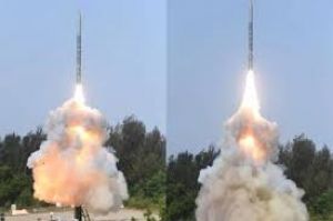  भारत ने मिसाइल-आधारित कम भार वाली आयुध प्रणाली 'स्मार्ट' का सफल परीक्षण किया