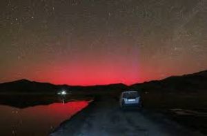 सौर चुंबकीय तूफान से लाल रंग की चमक से रोशन हुआ लद्दाख का आसमान