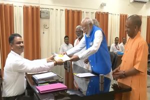  पीएम और भाजपा के वरिष्ठ नेता नरेन्‍द्र मोदी ने आज नामांकन दाखिल किया  