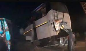 शाहजहांपुर में बस दुर्घटनाग्रस्त, 11 लोगों की मौत, 10 अन्य घायल