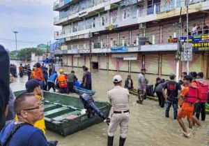 मणिपुर में बाढ़ से तीन लोगों की मौत, हजारों प्रभावित