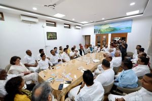 इंडिया गठबंधन के नेताओं के बीच बैठकों का दौर जारी 