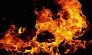 घर में आग लगने से एक ही परिवार के 4 लोगों की मौत