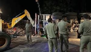 सो रहे लोगों पर पलटा ट्रक, चार बच्चों समेत आठ लोगों की मौत