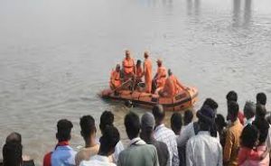 बिहार में नाव पलटी, अभी तक 13 लोगों को बचाया गया, चार लापता