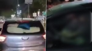 चलती कार की स्टेरिंग पर गर्लफ्रेंड को बिठाकर किया रोमांस, वीडियो वायरल होने पर पुलिस ने कर दिया इलाज