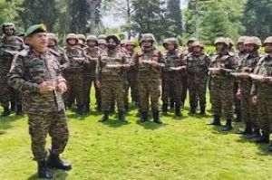 जम्मू-कश्मीर में सुरक्षा स्थिति की समीक्षा के लिए जम्मू पहुंचे सेना प्रमुख