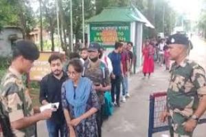 असम के करीब 120 छात्र बांग्लादेश से लौटे : अधिकारी