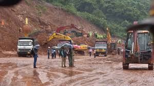 कर्नाटक के शिरडी घाट में भूस्खलन, राष्ट्रीय राजमार्ग 75 पर सैकड़ों वाहन फंसे कर्नाटक के शिरडी घाट में भूस्खलन, राष्ट्रीय राजमार्ग 75 पर सैकड़ों वाहन फंसे