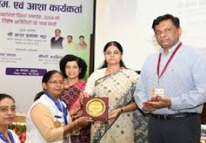 स्वास्थ्य मंत्रालय ने 75 आशा, एएनएम को सम्मानित किया