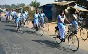 ग्रामीण भारत में साइकिल से स्कूल जाने वाले छात्रों की संख्या में तेजी से वृद्धि हुई : शोध