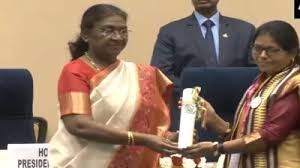 बच्चों को इस तरह से शिक्षित किया जाये कि वे हमेशा महिलाओं की गरिमा बनाए रखें: मुर्मू