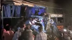    मैहर जिले में बस और ट्रक की टक्कर में छह लोगों की मौत, 20 घायल